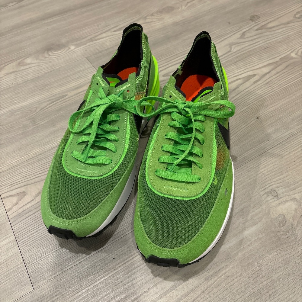 Men’s never worn mesh Nike sneaker